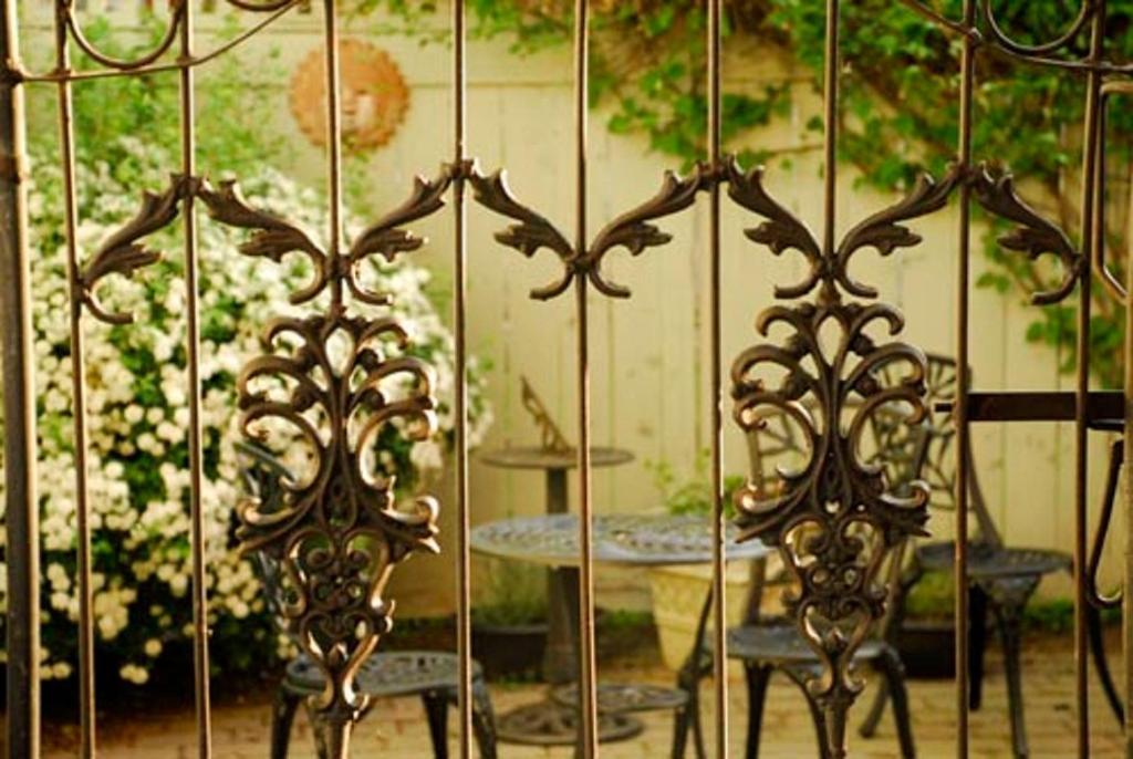 The Secret Garden Inn Kingston Dış mekan fotoğraf