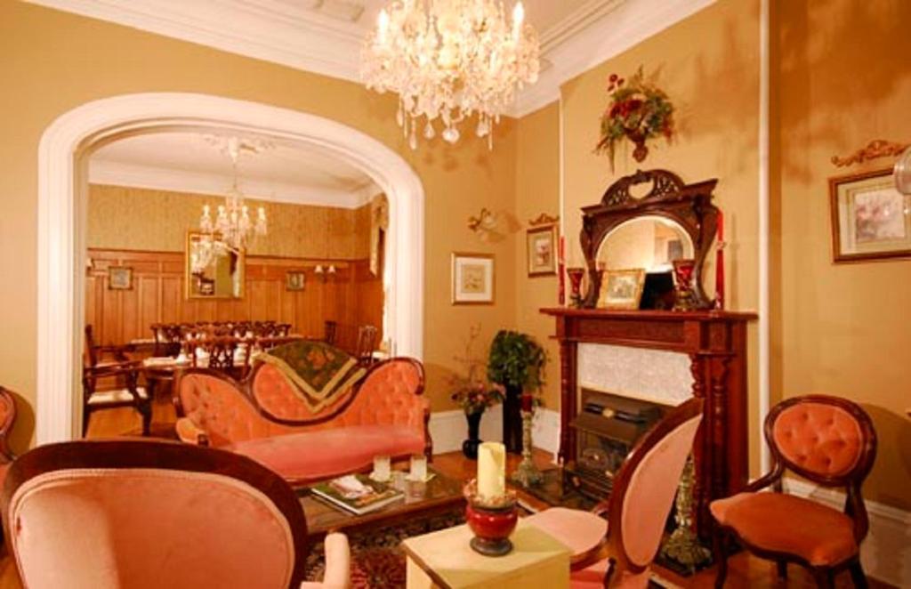 The Secret Garden Inn Kingston Dış mekan fotoğraf